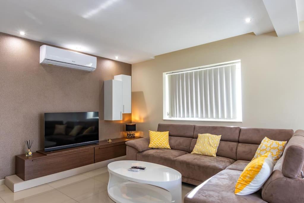 Modern 3 Bedroom Apartment Close To Paceville And Beach Is-Swieqi Kültér fotó