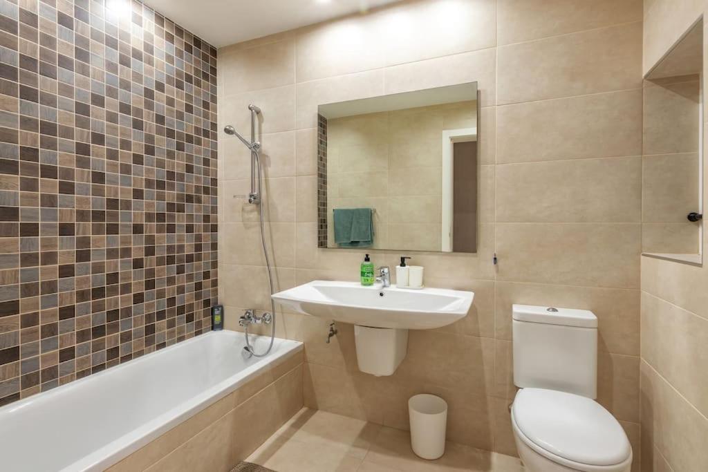 Modern 3 Bedroom Apartment Close To Paceville And Beach Is-Swieqi Kültér fotó