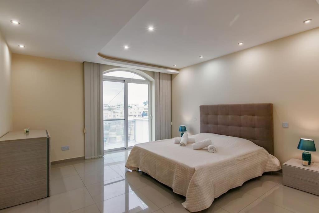 Modern 3 Bedroom Apartment Close To Paceville And Beach Is-Swieqi Kültér fotó