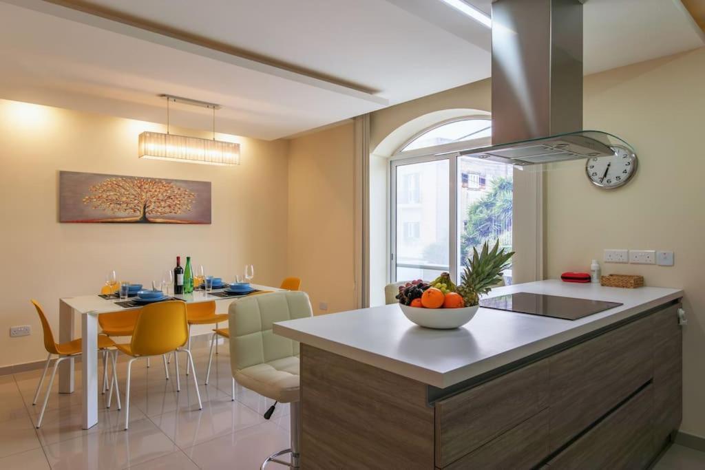 Modern 3 Bedroom Apartment Close To Paceville And Beach Is-Swieqi Kültér fotó