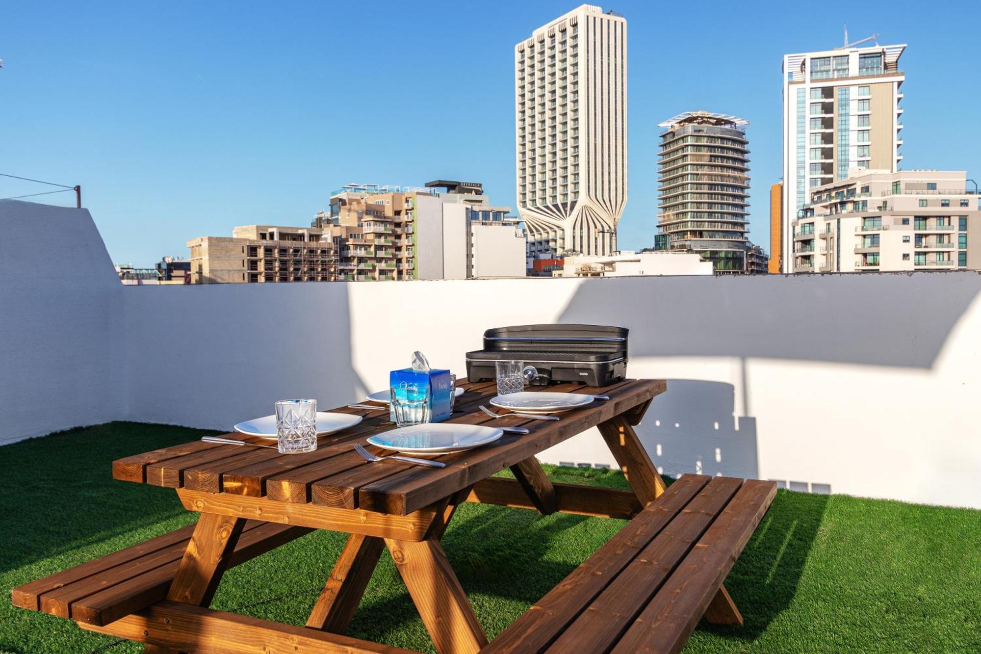 Modern 3 Bedroom Apartment Close To Paceville And Beach Is-Swieqi Kültér fotó